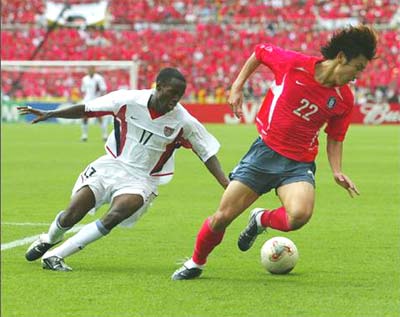 [健身动起来]侴陶带来夹球臀部练习.