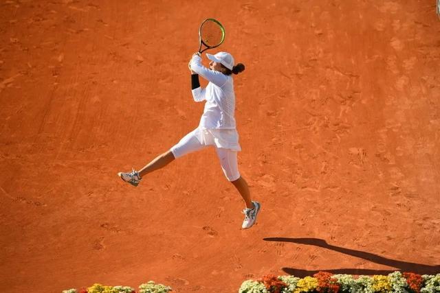 愈发尴尬 愈发尴尬