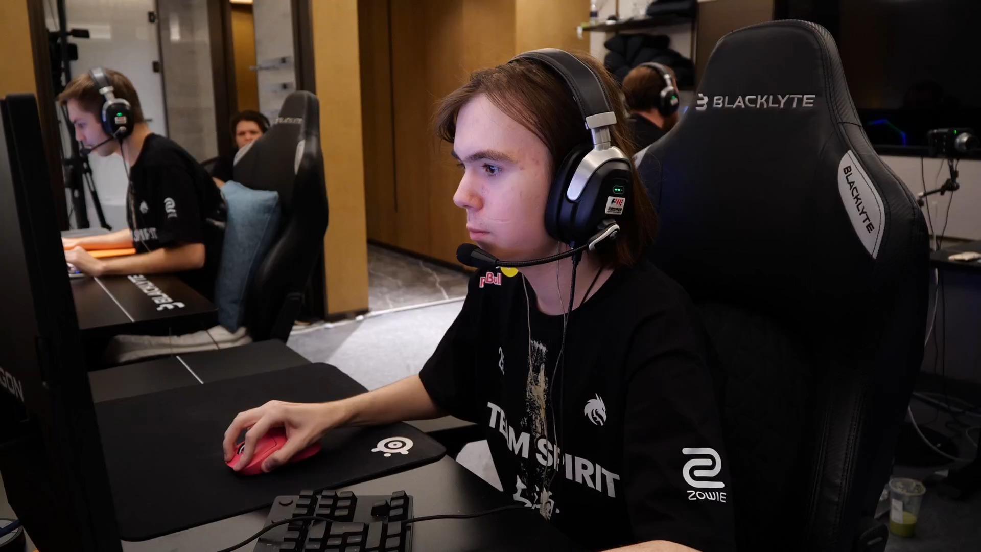 两翼的高位 两翼的高位